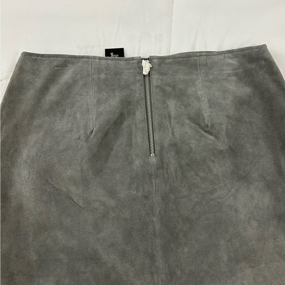 ⬇️PRICE DROP ⬇️ 
BLANKNYC • Grey Suede Mini Skirt • size 29 - Picture 4 of 8